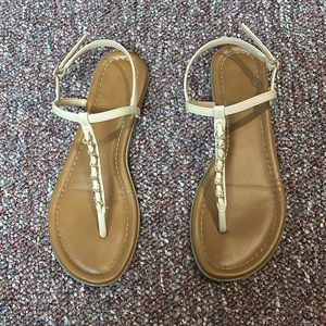 Strappy Beige Sandals with Gold Chain